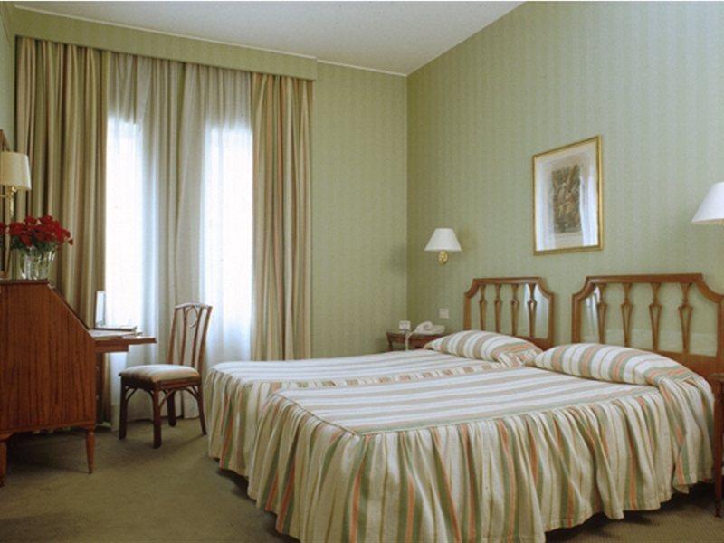 Hotel Commodore Roma Cameră foto
